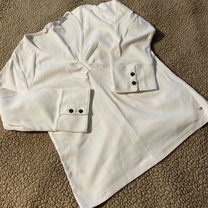 Tommy Hilfiger quarter length size L shirt 😍
